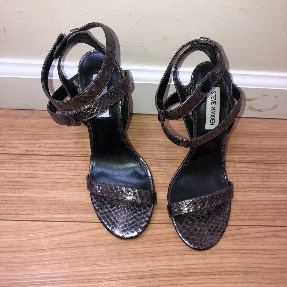 Steve Madden gray heels!